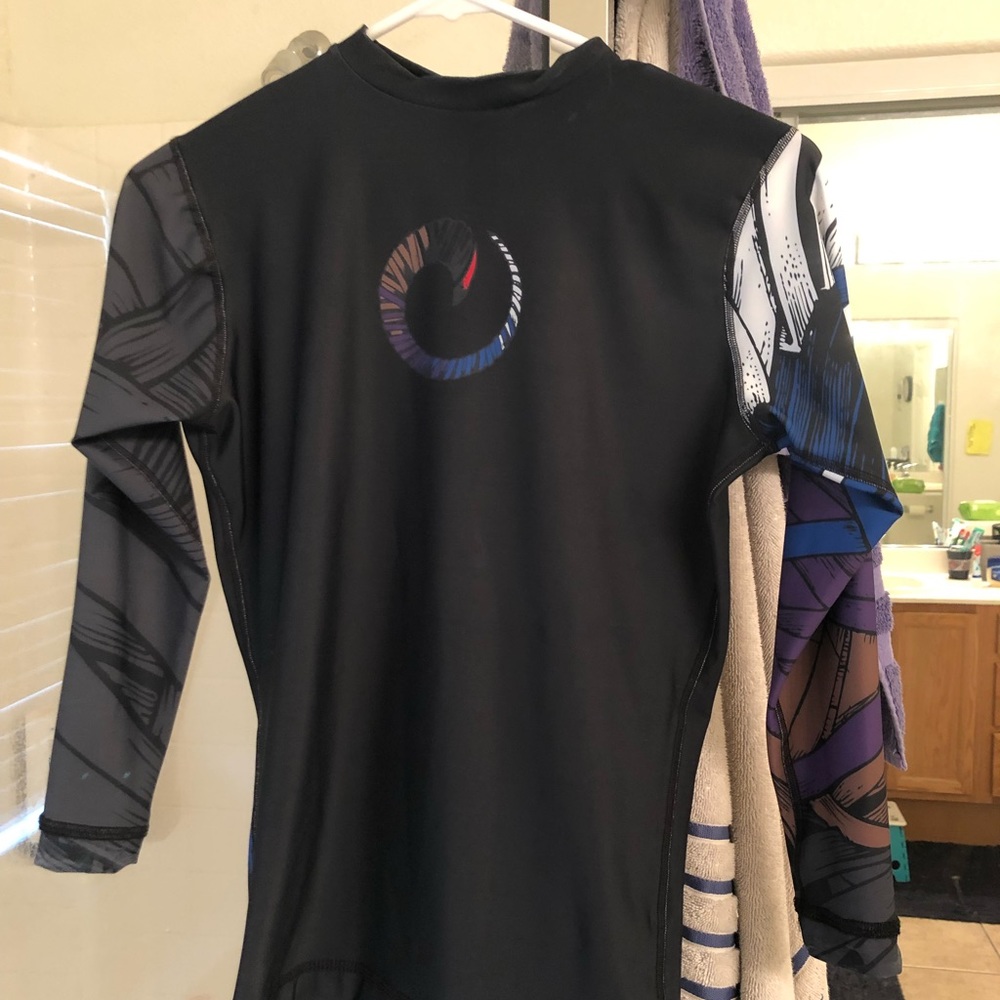 Mens Small Rash guard